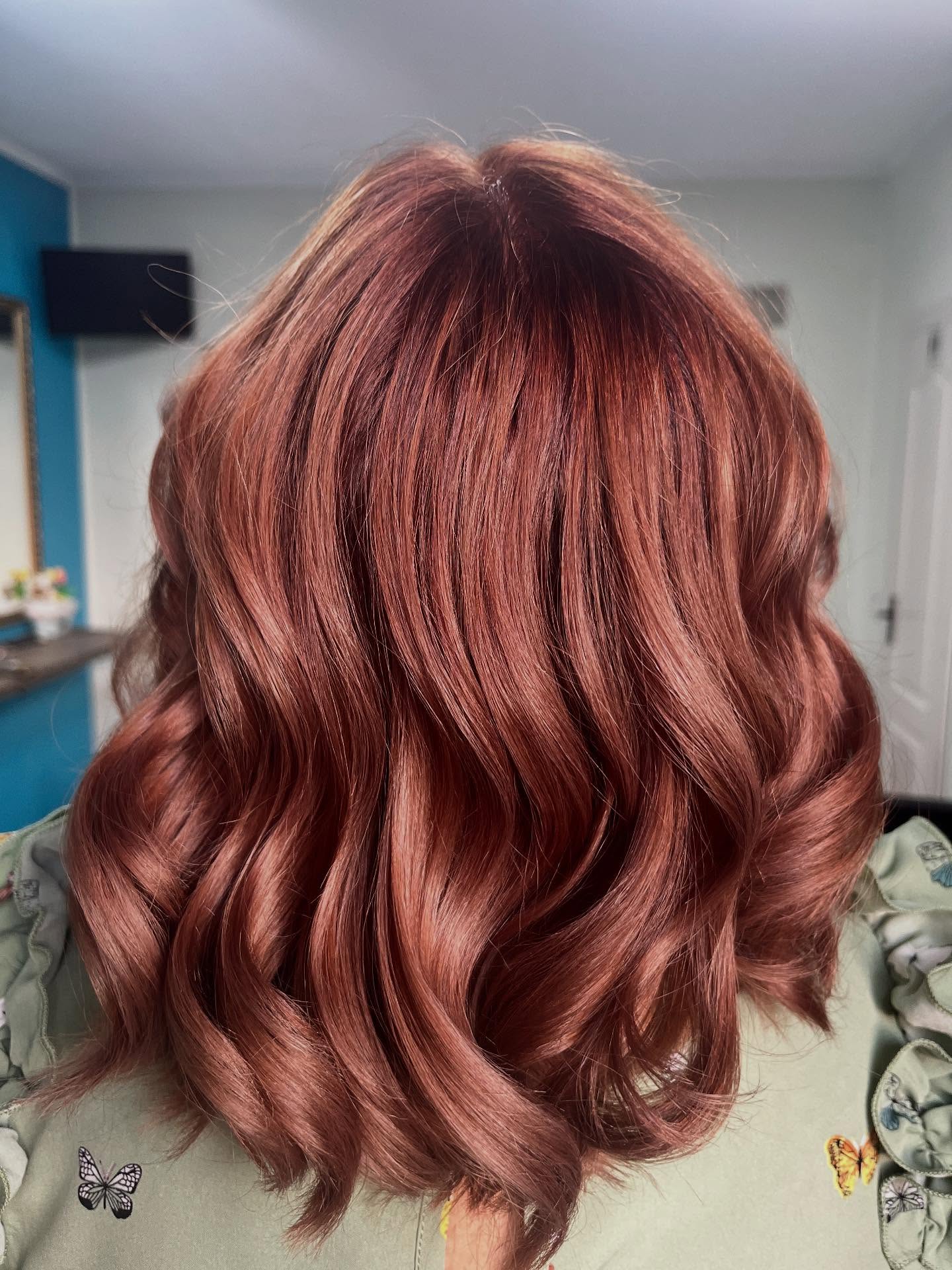 Salon Dumbrăvița – servicii complete de coafură, colorare, tratamente păr și beauty